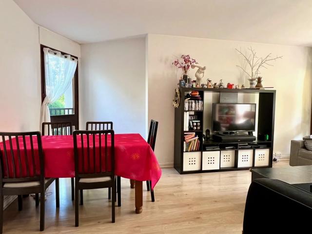 APPARTEMENT 3 PIECES AVEC BALCON LE CHESNAY PARLY