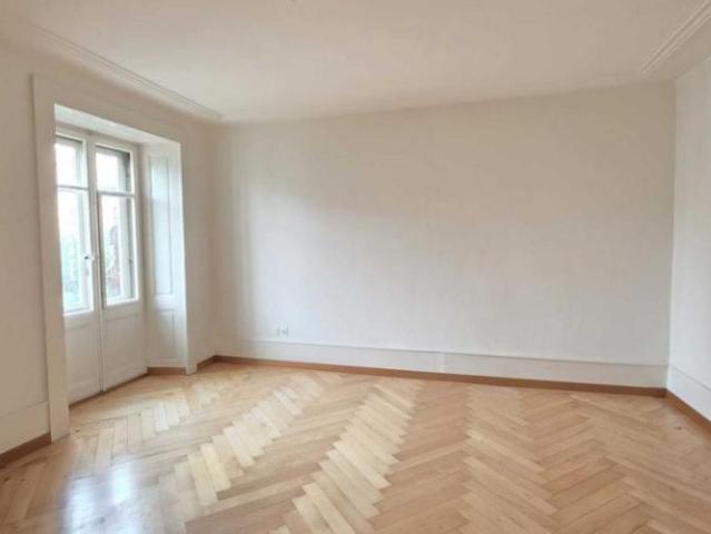 APPARTEMENT 3 PIECES AVEC BALCON PROCHE DES COMMODITES
