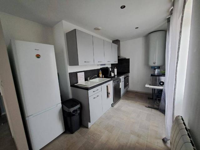 APPARTEMENT 3 PIECES AVEC CUISINE EQUIPEE