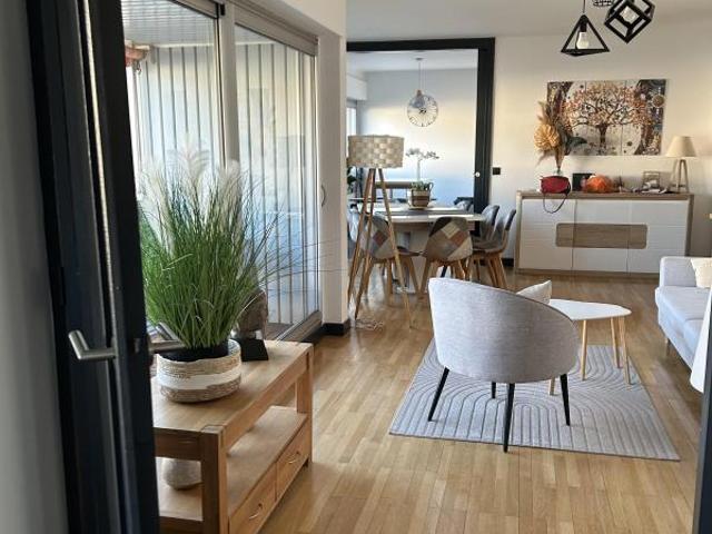Appartement 3 pièces avec garage double et cave à 10 min du centre ville