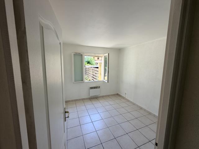 APPARTEMENT 3 PIECES AVEC JARDIN ET TERRASSE A PUGET SUR ARGENS