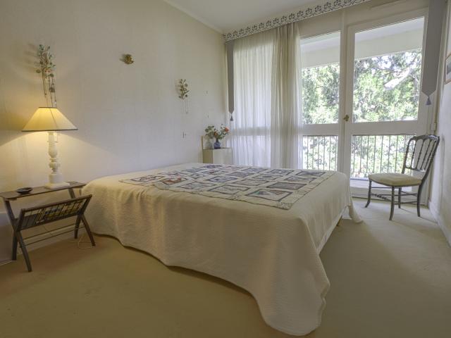 Appartement 3 pièces avec loggia, garage et cave au cœur d’un parc résidentiel