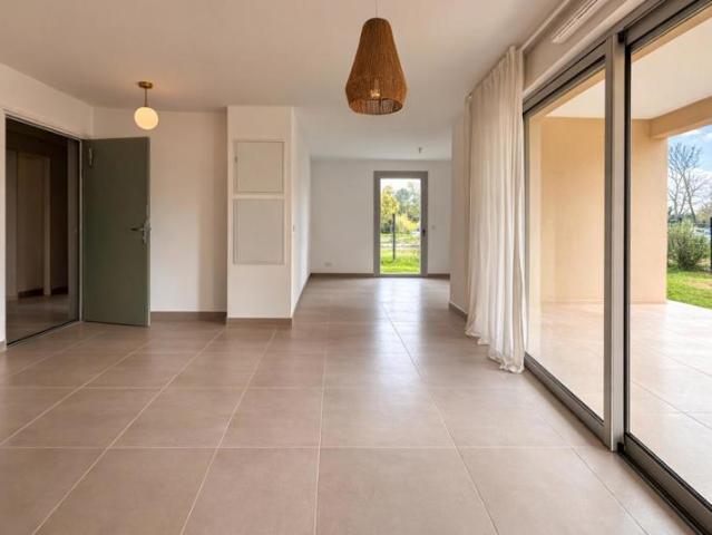 Appartement 3 pièces avec terrasse et grand jardin dans résidence de standing récente