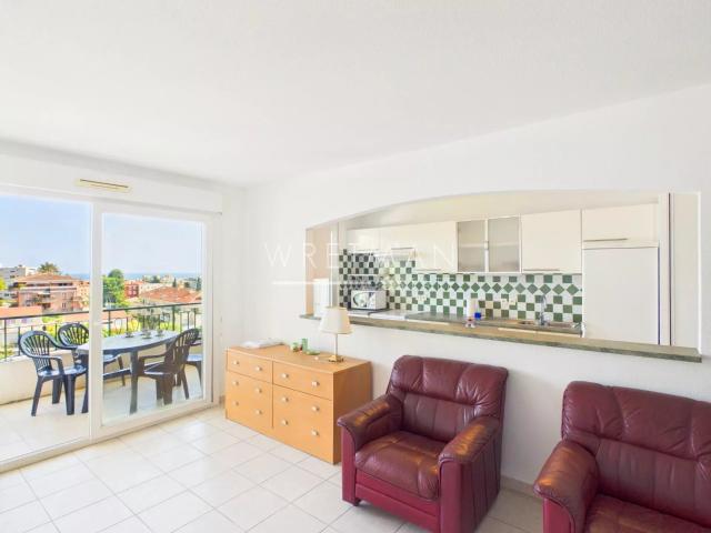 Appartement 3 pièces avec terrasse et vue mer – Nice Cornich. 72m² Nice
