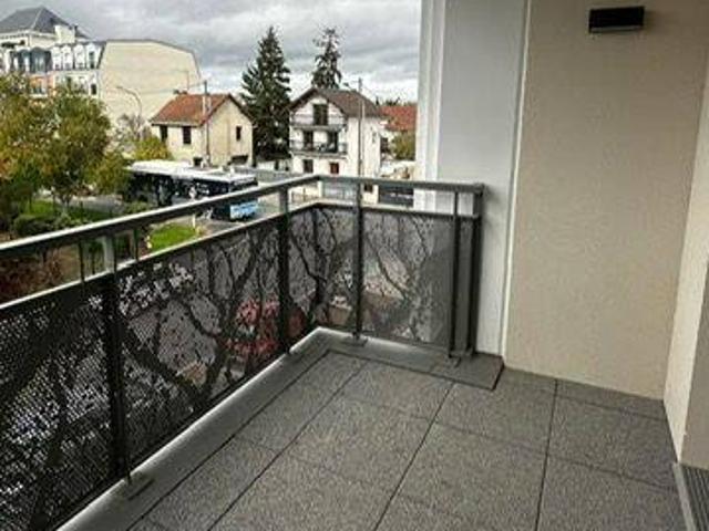Appartement 3 pièces AVEC UN BALCON