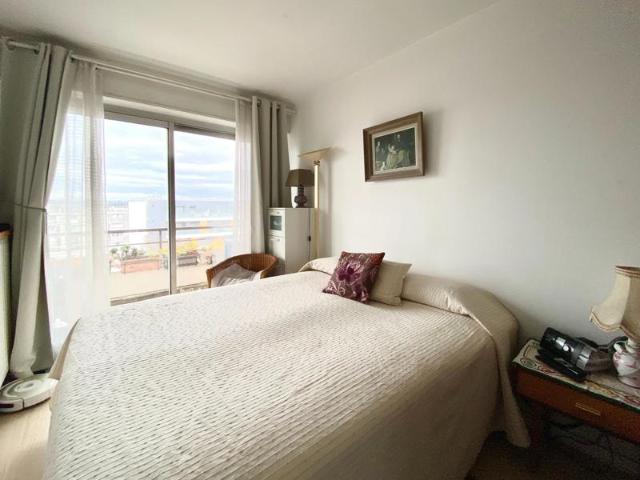 Appartement 3 pièces avec un balcon, une place de parking et une cave