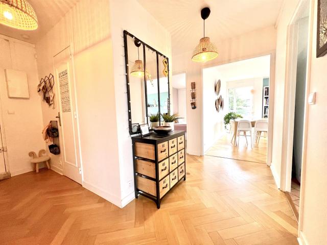 Appartement 3 Pièces avec Vue Imprenable et Place de Parking. 78m² Jouy en Josas