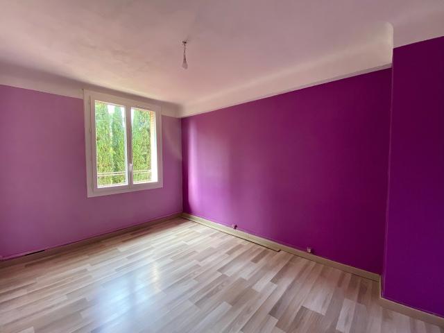 APPARTEMENT 3 PIECES AVEC VÉRANDA ET CAVE