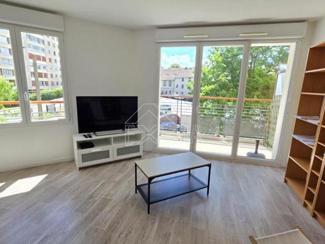 Appartement 3 pièces BORD DE SEINE, 2 BALCONS, 2 PLACES DE PARKING