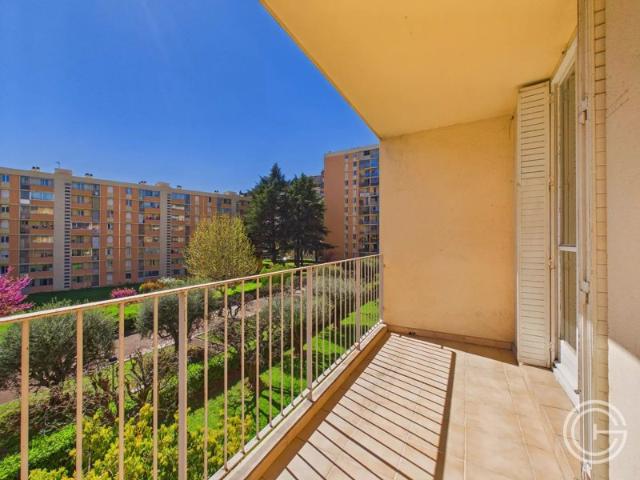 Appartement 3 pièces Balcon Cave Parking Collectif Rue Désirée Clary NICE
