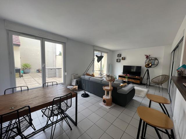 Appartement 3 pièces Chevry Cossigny 70.00m² 1019€ à louer