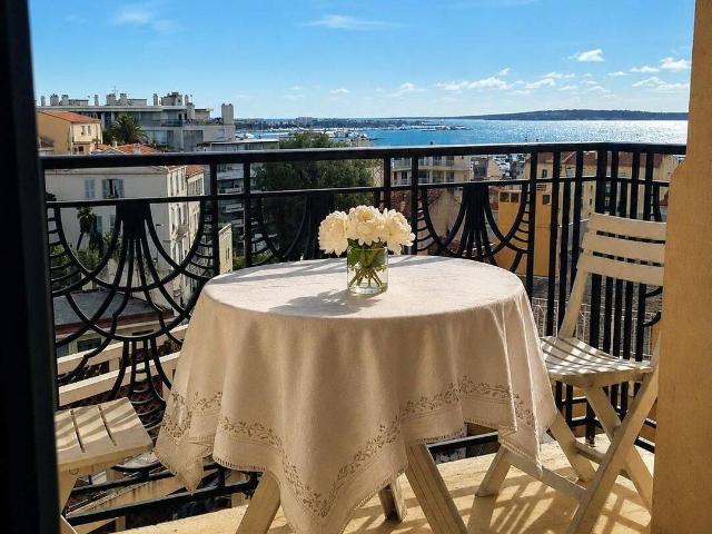 Appartement 3 pièces climatisé avec balcon vue mer