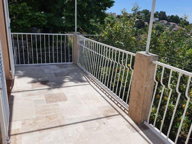 APPARTEMENT 3 PIECES DANS VILLA INDIVIDUELLE