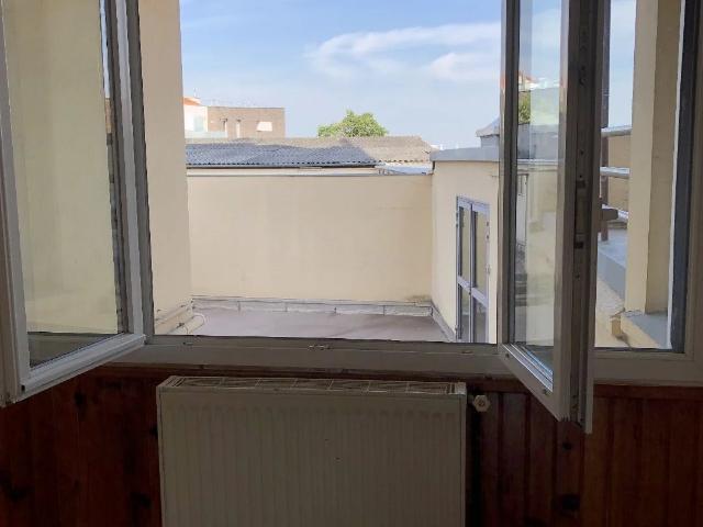 Appartement 3 pièces de +/ 47 m² traversant avec cellier