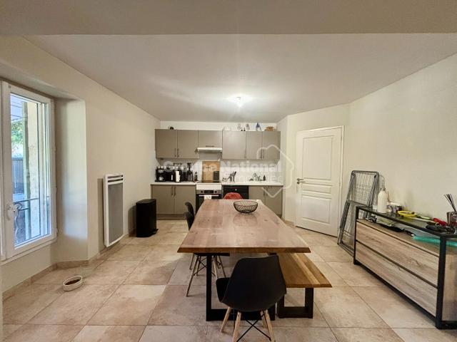 Appartement 3 pièces de 70m2 avec jardinet, à Maillane