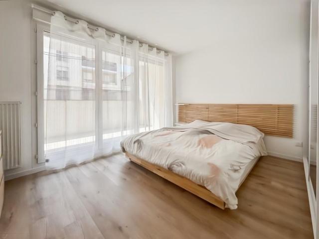 Appartement 3 pièces de 71 m2 avec jardin et 2 places de stationnement en sous sol
