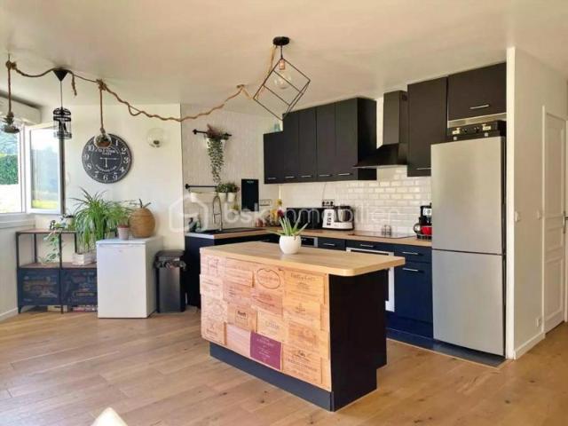 Appartement 3 pièces de 75 m² avec balcon et parking