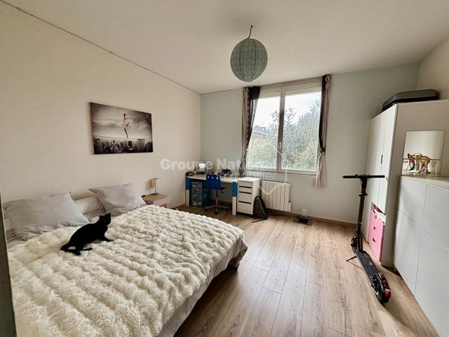 Appartement 3 pièces de 79.70 m2, à Saint Etienne Du Grès