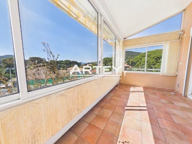 Appartement 3 pièces Dernier étage avec vue mer Résidence avec piscine