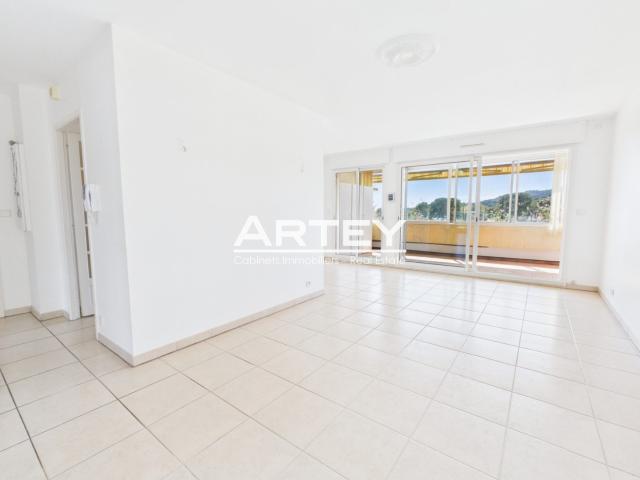 Appartement 3 pièces Dernier étage avec vue mer Résidence avec piscine