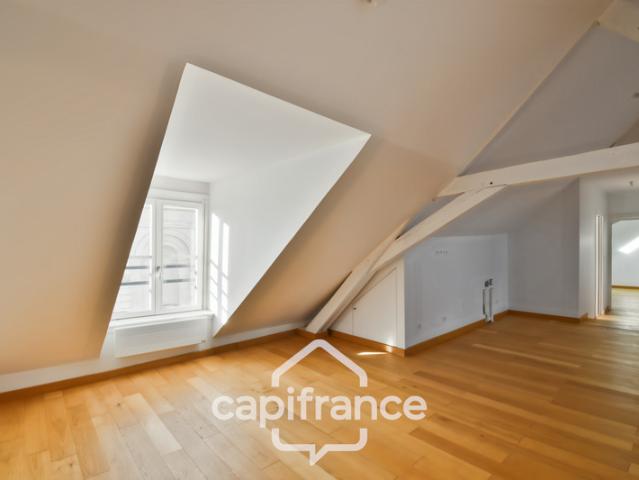 Appartement 3 pièces duplex – Dernier étage – Cœur historique de Saint Omer