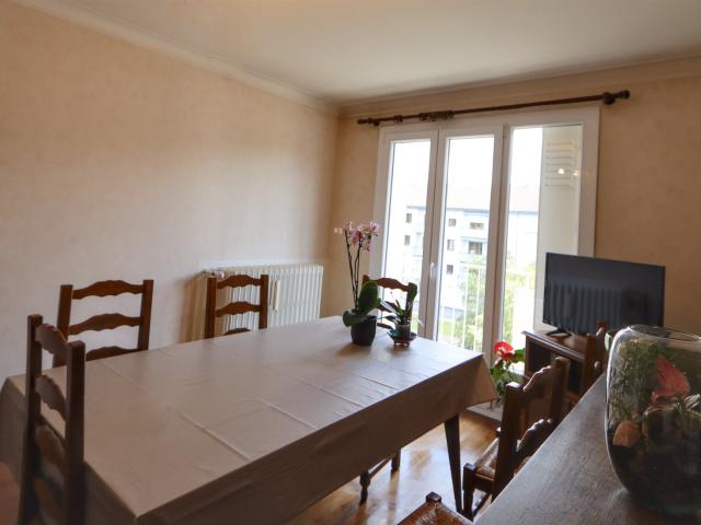 Appartement 3 pièces en dernier étage avec garage proche par. 55m² Annecy