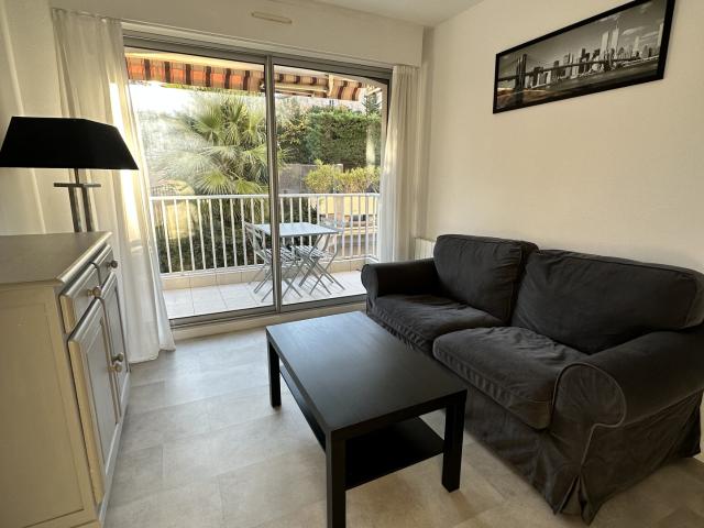 Appartement 3 pièces entièrement rénové dans résidence avec piscine