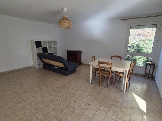 Appartement 3 pièces LA TIMONE avec TERRASSE + PARKING SOUS SOL