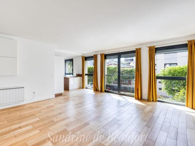 Appartement 3 pièces lumineux avec grande réception de 40 m²