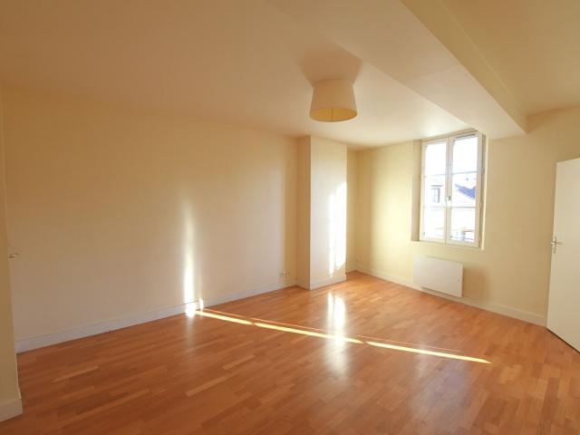 Location appartement 3 pièces, 75.88m², Magny en Vexin