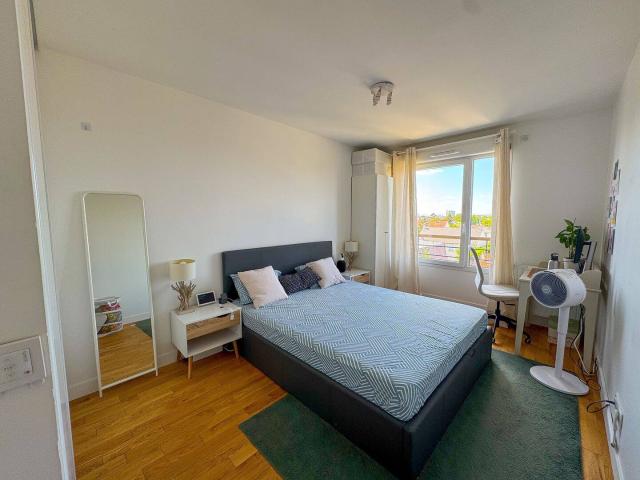 Appartement 3 pièces meublé de 64 m² avec balcon et parking — Noisy le Grand