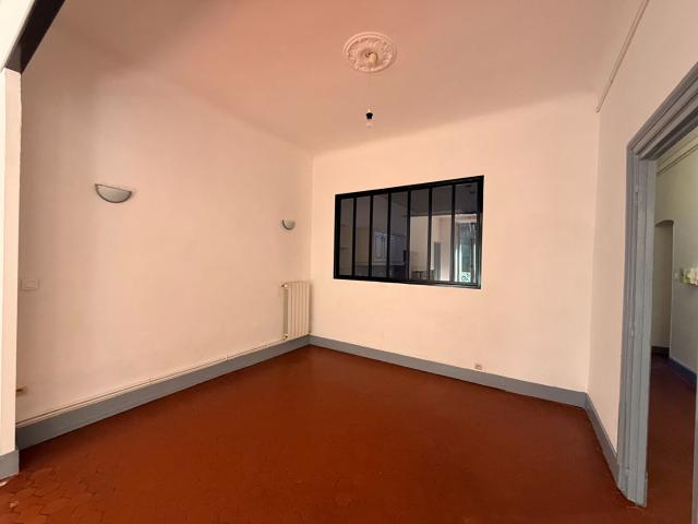 Appartement 3 pièces Nîmes 96.01m² 800€ à louer l'Adresse