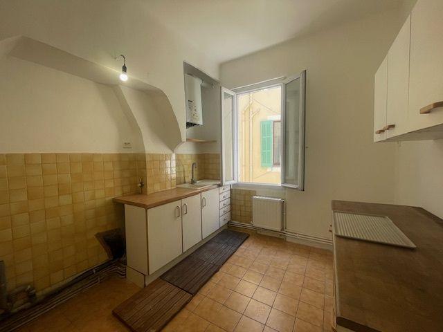 Appartement 3 pièces, plein centre au 2ème étage