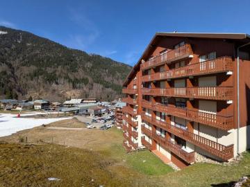 Appartement 3 pièces plus cabine avec balcon exposé sud au pied des Pistes avec 2 parkings privatifs