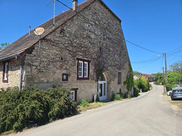 Appartement 3 pièces 79 m2 en rez de chaussée PROCHE DOLE