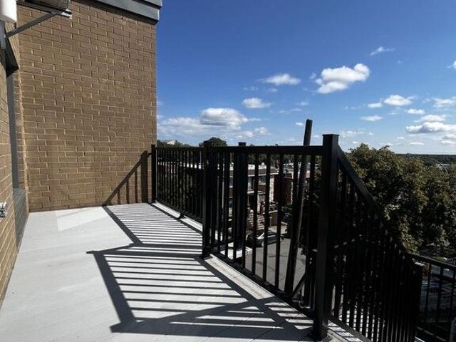APPARTEMENT 3 1 2+GRAND BALCON+PARKING