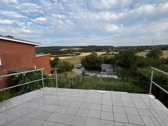 Appartement 3ch / 2 SDB à louer à Couvin avec vue