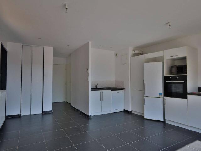 Appartement T3 57 m² LUZINAY CENTRE VILLAGE 1 020 € cc