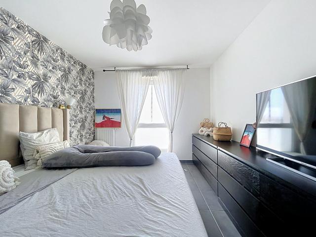 Appartement T3, 60m2, climatisé avec terrasse et parkings