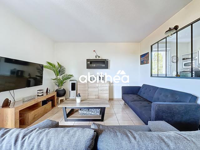 Appartement t3 64 m meuble avec terrasse place de parking en centre ville de beziers de septembre a juin