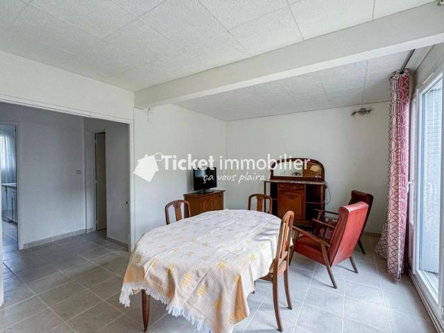APPARTEMENT T3 66m2 MEUBLÉ EN REZ DE JARDIN, AMOUROUX, ENTIÈREME