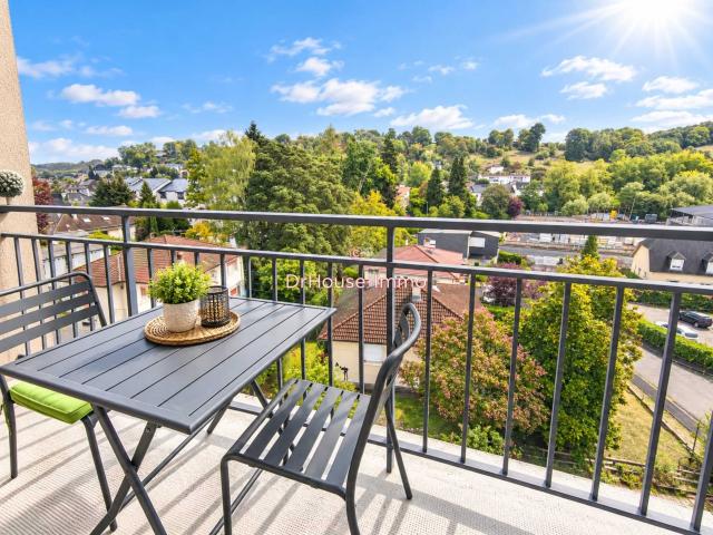 APPARTEMENT T3 70 M² OLORON SAINTE MARIE 4ᵉ ET DERNIER ÉTAGE SANS ASCENSEUR 2 CHAMBRES 3 BALCONS PARKING CAVE
