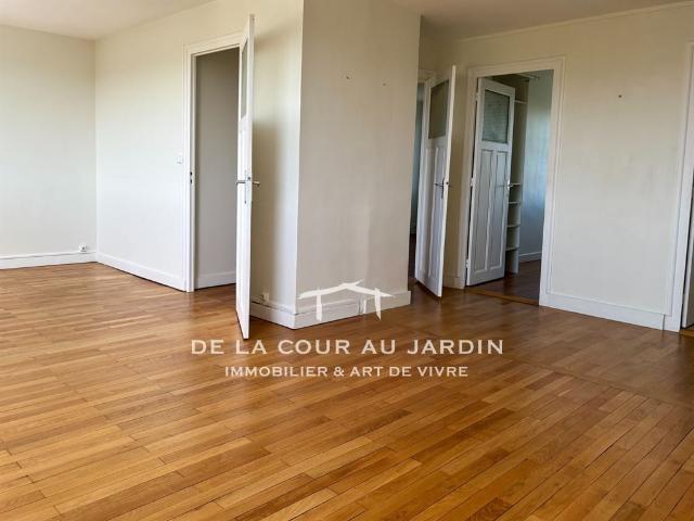 Appartement T3 70 m² Dernier étage sans vis à vis Croix. 70m² Lyon 4ème