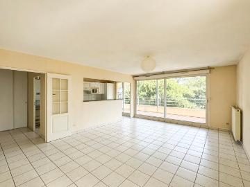APPARTEMENT T3 79m2 AVEC BALCON ET PLACE DE PARKING CASTELGINEST
