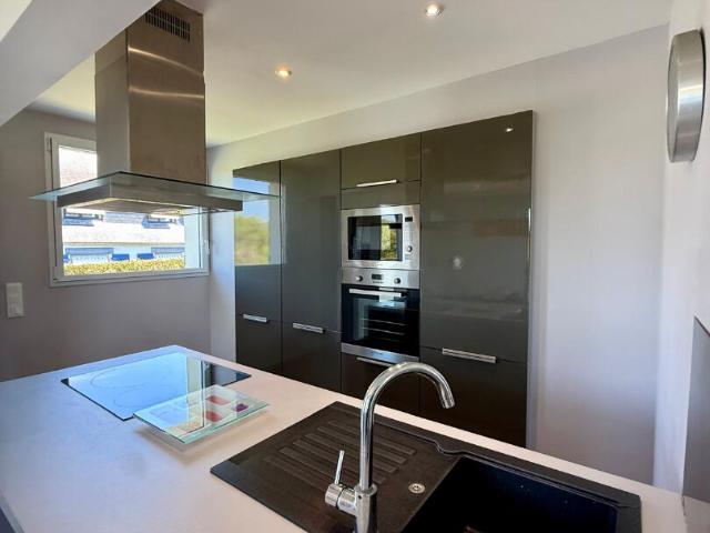 APPARTEMENT T3 80M2 RENOVE ENTIEREMENT PROCHE PLAGE DE LA BAIE