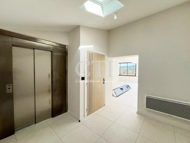 Appartement T3 98.70 m² Résidence Les Terrasses du Château