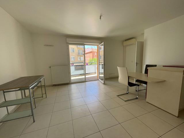 Appartement T3 1er étage ascenseur et parking