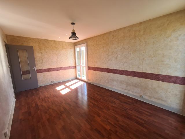 APPARTEMENT T3 terrasse et balcon à CHANTILLY
