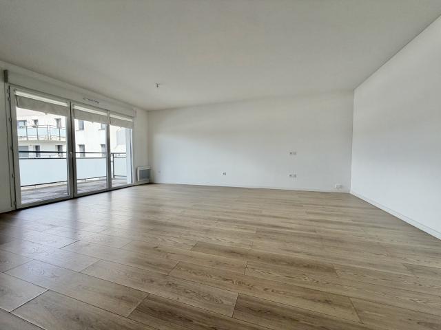 APPARTEMENT T3 TERRASSE GARAGE COMME NEUF !