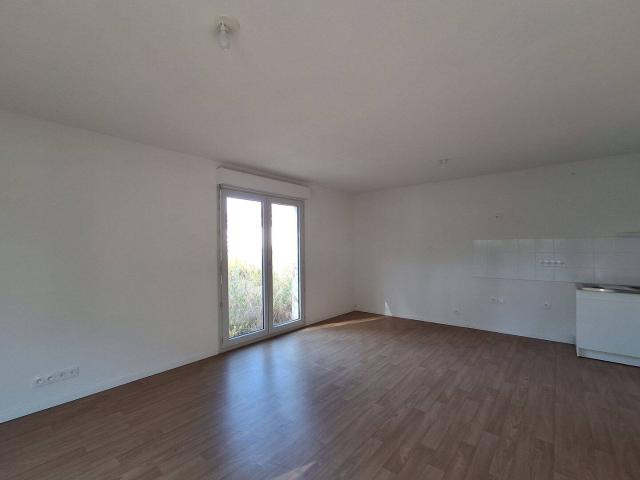 Appartement t3 + terrasse + jardin + parking izon